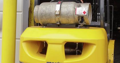 Forklift_AX50_FB5_FG25T_Ctwt Airflow.psd