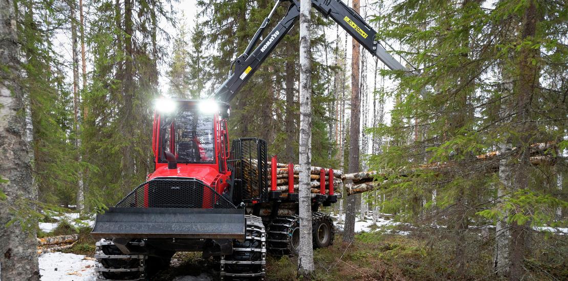 Komatsu 845 forwarder in woods with loaded timber