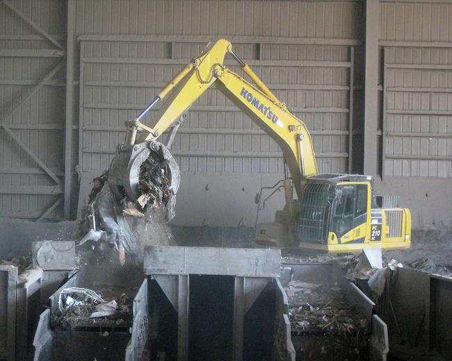 PC210LC-11 WH mid-size hydraulic excavator | Komatsu