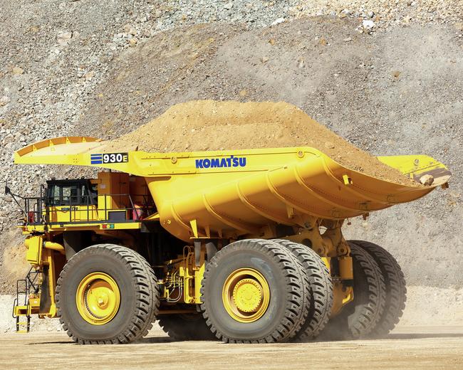 Komatsu GPL15052 electric truck in mining site