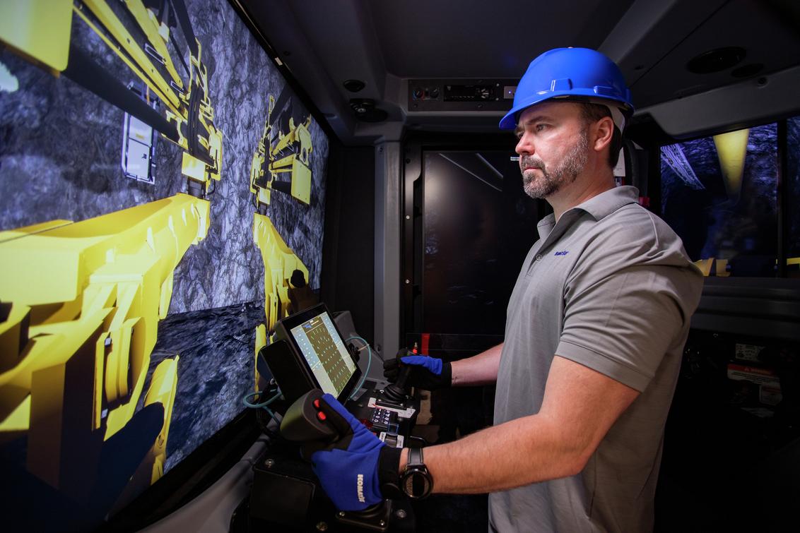HardRock_ZBZJ_Simulator_SudburyOntario_JH_07062021_Komatsu Simulator (11).jpg