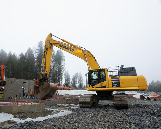 PC490LC-11 large hydraulic excavator | Komatsu